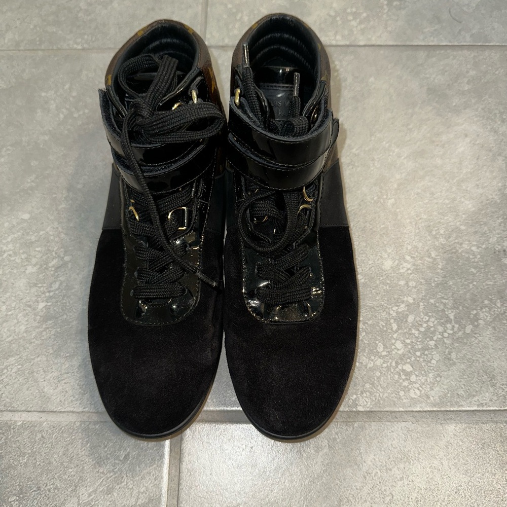 Louis Vuitton Sneakers size 35/5